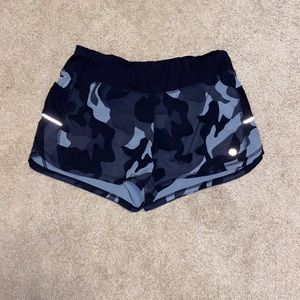 Athleta M Camo Shorts